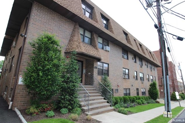 20 W Harriet Ave #20, Palisades Park, NJ 07650
