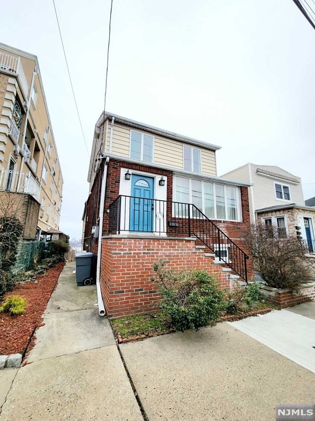 192 Cedar St, Cliffside Park, NJ 07010