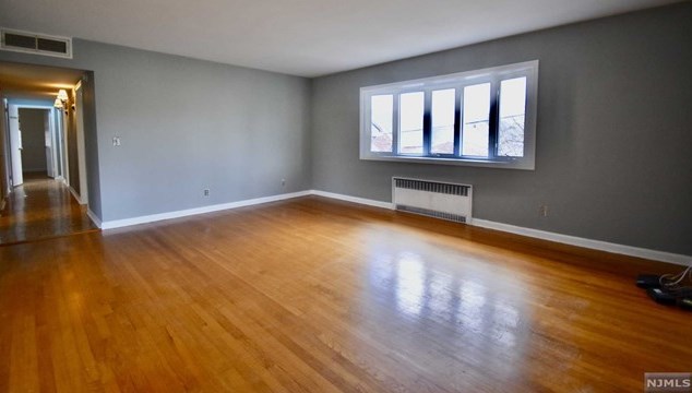 166 Morningside Ln, Palisades Park, NJ 07650