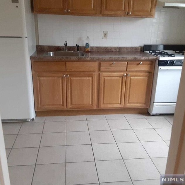 431 Main St, West Fort Lee, NJ 07024