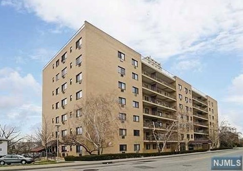 44 S Main St #7g, Lodi, NJ 07644