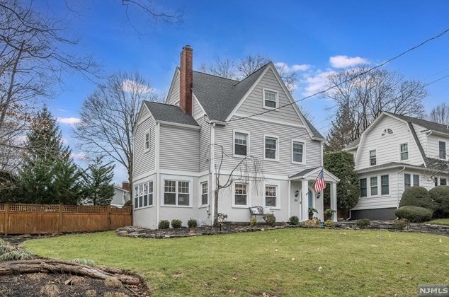 84 Berkeley Pl, Ridgewood, NJ 07452