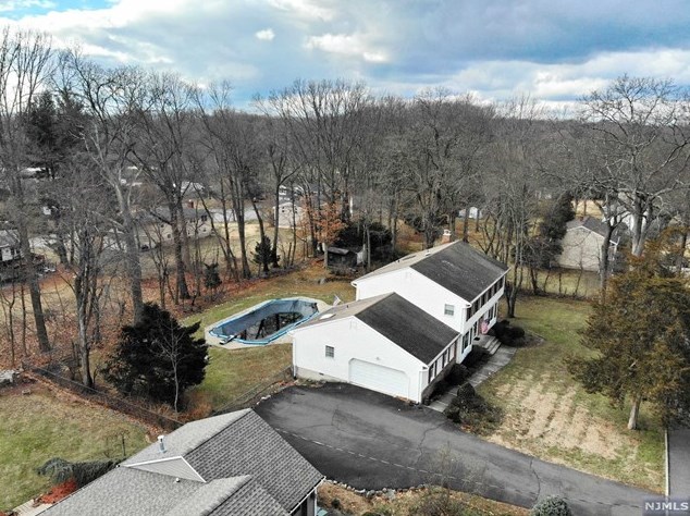 73 Woodland Ave, Allendale, NJ 07401