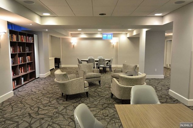 2200 N Central Rd #15 E, West Fort Lee, NJ 07024