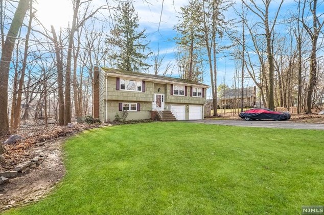 52 Harriot Ave, Harrington Park, NJ 07640