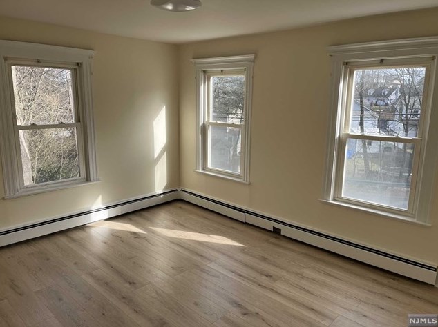 15 Brook St #2nd Flr, Kinnelon, NJ 07405