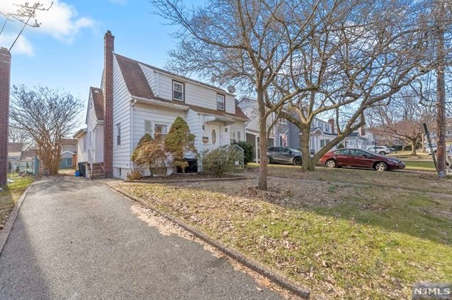20 Garden Ct N, Outwater, NJ 07026