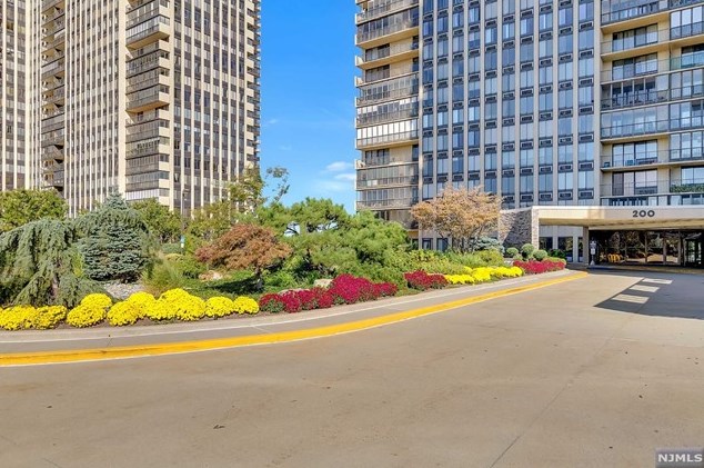 200 Winston Dr #903, Cliffside Park, NJ 07010