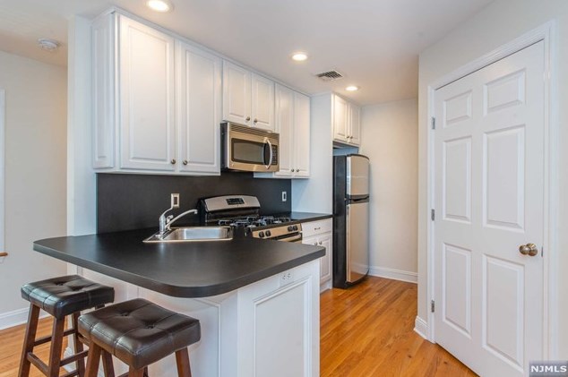 11 Park St #b, Harrington Park, NJ 07640