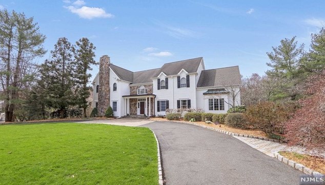 844 Stonewall Ct, Franklin Lakes, NJ 07417