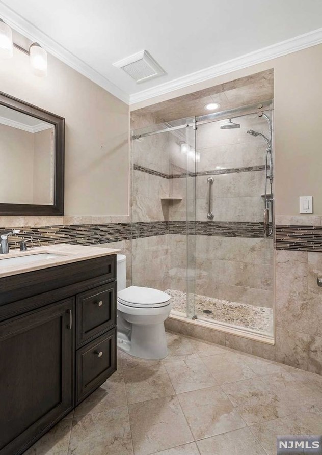 257 Village Circle Dr, West Fort Lee NJ 07024-2109 exterior