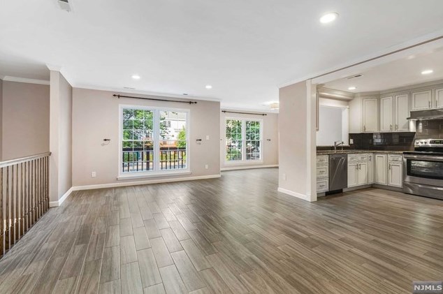 257 Village Circle Dr, West Fort Lee NJ 07024-2109 exterior