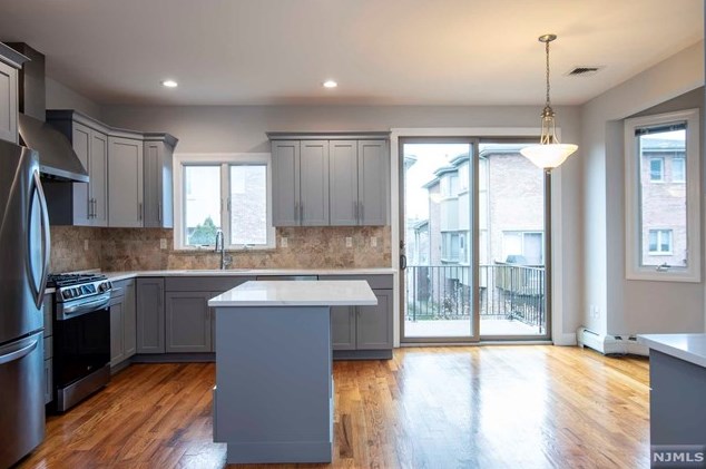 511 2nd St #b, Palisades Park, NJ 07650