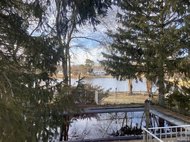 190 Sussex Rd, Westwood, NJ 07676