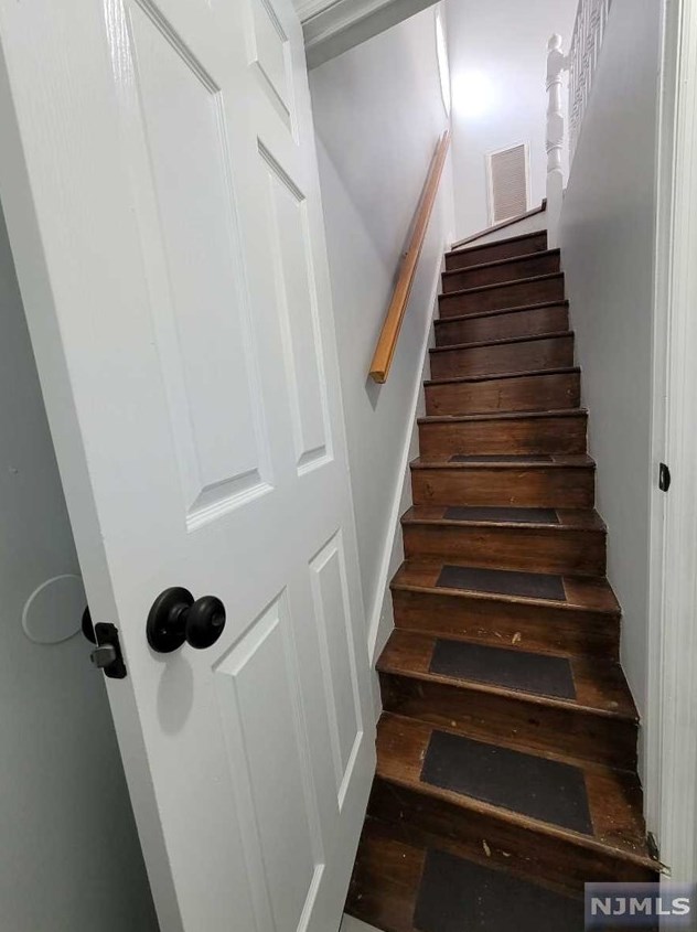 9 James Pl, Lodi, NJ 07644