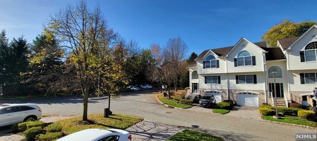 9 Sara Kathryn Way, Waldwick, NJ 07463-1356