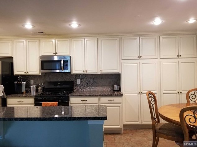 32 Fox Run Dr, Englewood, NJ 07631