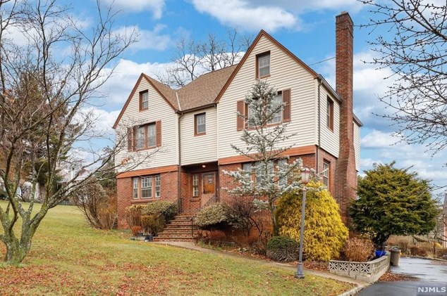 29 E Maple St, Teaneck, NJ 07666
