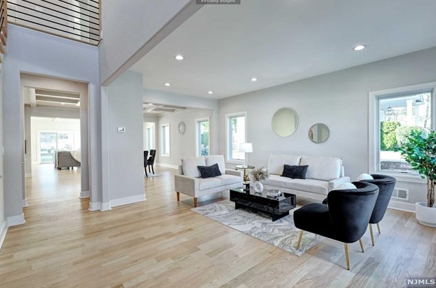 76 Passaic Ave, Rutherford NJ 07070-2059 exterior