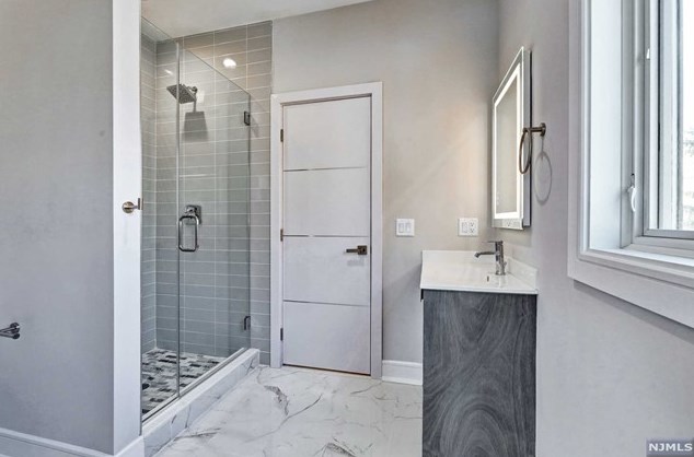 76 Passaic Ave, Rutherford NJ 07070-2059 exterior