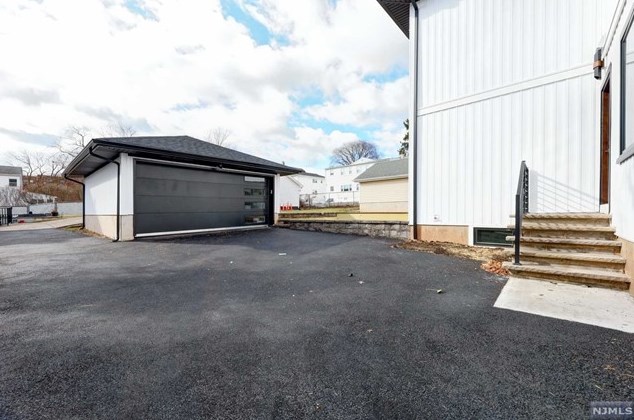 76 Passaic Ave, Rutherford NJ 07070-2059 exterior