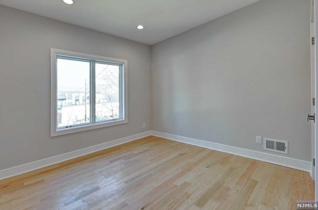 76 Passaic Ave, Rutherford NJ 07070-2059 exterior