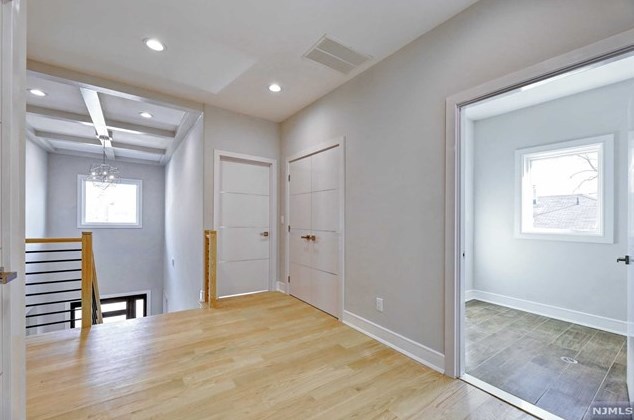 76 Passaic Ave, Rutherford NJ 07070-2059 exterior