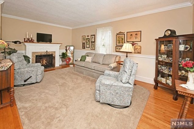 380 E Midland Ave, Paramus, NJ 07652