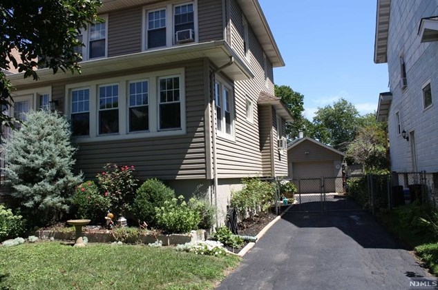 11 Oak St, Ridgefield Park, NJ 07660