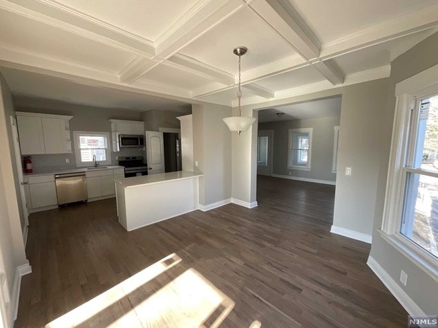 204 Fern Ave, Lyndhurst NJ  07071-2124 exterior