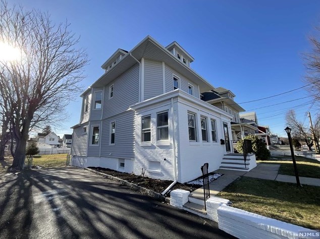 204 Fern Ave, Lyndhurst NJ  07071-2124 exterior