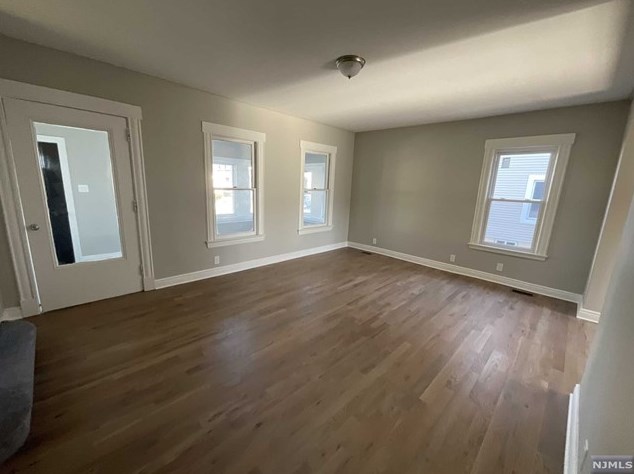 204 Fern Ave, Lyndhurst NJ  07071-2124 exterior