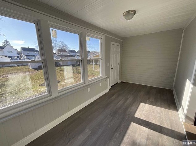 204 Fern Ave, Lyndhurst NJ  07071-2124 exterior