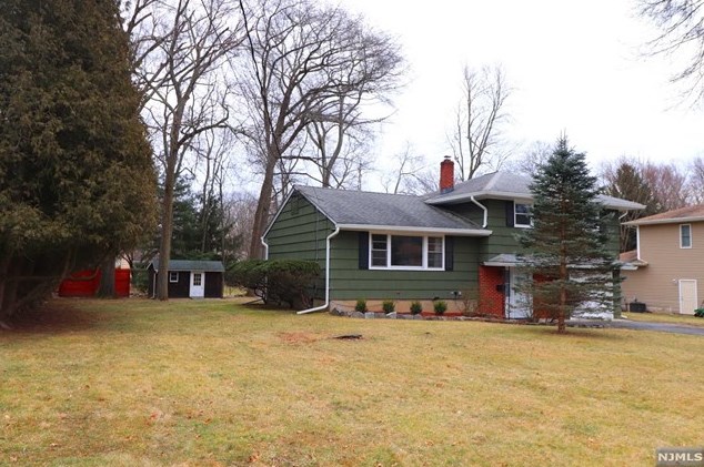 30 Glenair Ave, Waldwick, NJ 07463-1215
