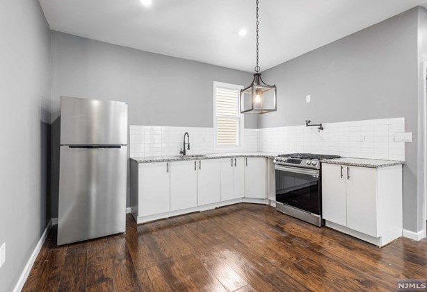 452 15th Ave #2, Newark, NJ 07103