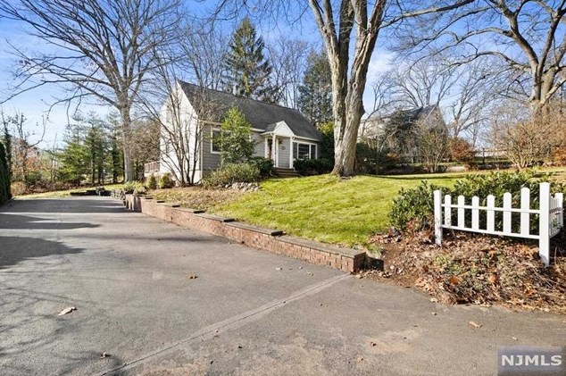 71 John St, Wyckoff, NJ 07481-2911