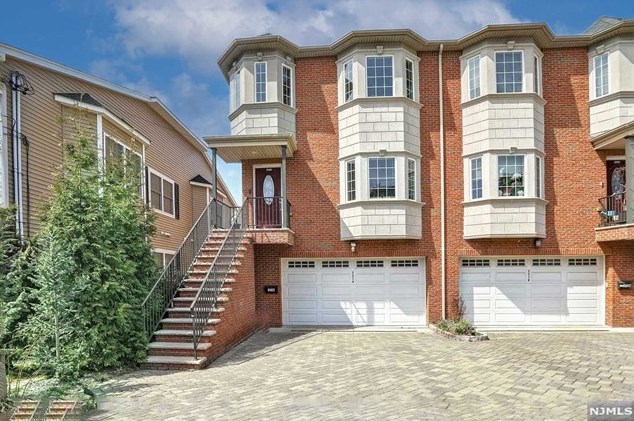 221 10th St #a, Palisades Park, NJ 07650