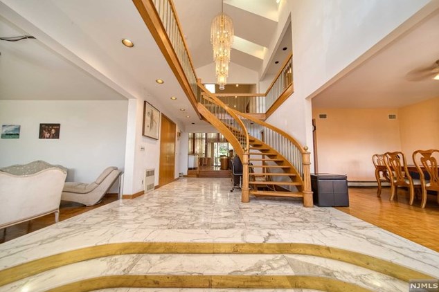 255 Center St, Englewood, NJ 07632