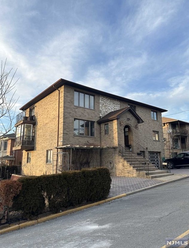 331 Central Blvd, Palisades Park NJ  07650-2284 exterior