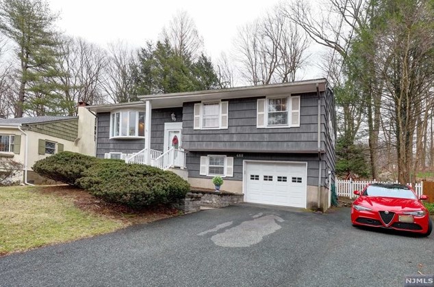 688 Ramapo Valley Rd, Oakland, NJ 07436