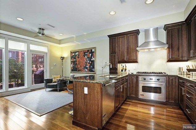 3 Henley Pl, Union City, NJ 07086