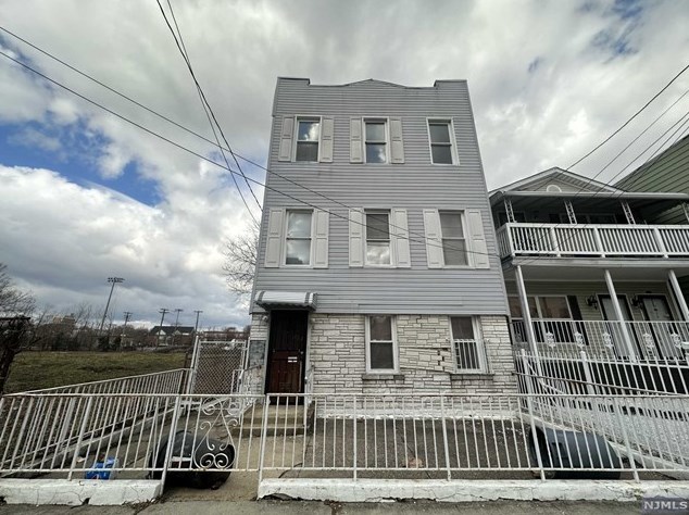 101 Van Horne St, Jersey City, NJ 07304-3351