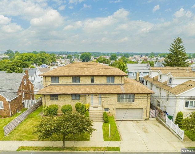 45 Krakow St, Outwater, NJ 07026