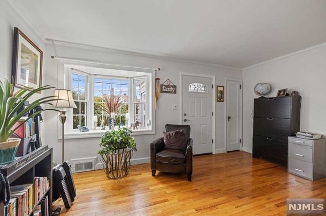 39 Palsa Ave, Elmwood Park NJ  07407-1210 exterior
