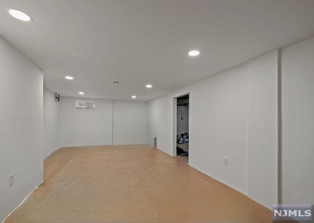 39 Palsa Ave, Elmwood Park NJ  07407-1210 exterior