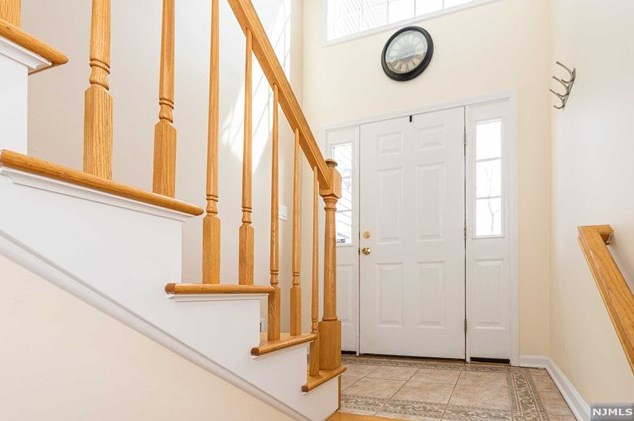 94 Elm St, Allendale, NJ 07401