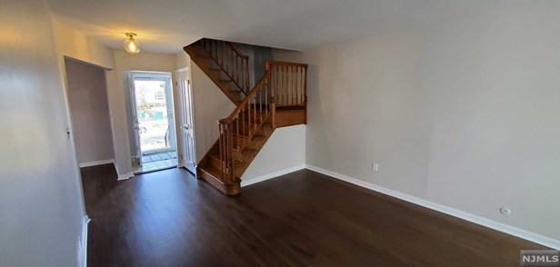 65 Forsythia Ln, Paramus NJ  07652-4307 exterior