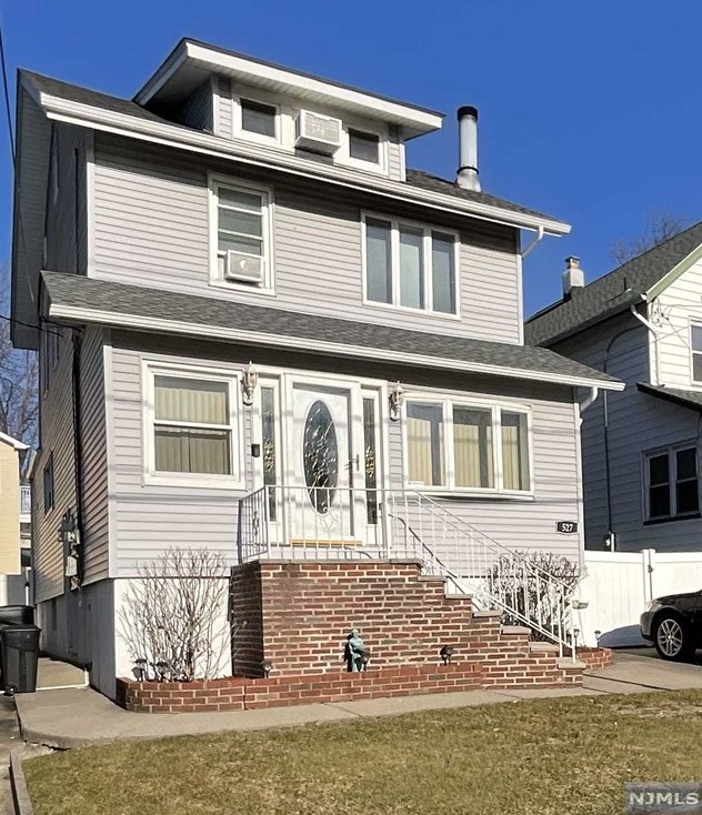 527 6th Ave, Lyndhurst, NJ 07071