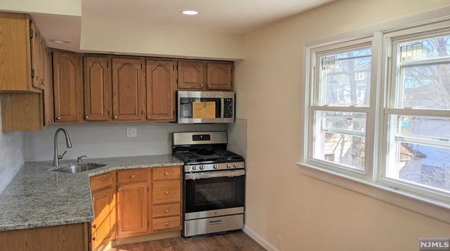 569 3rd St #2, Carlstadt, NJ 07072