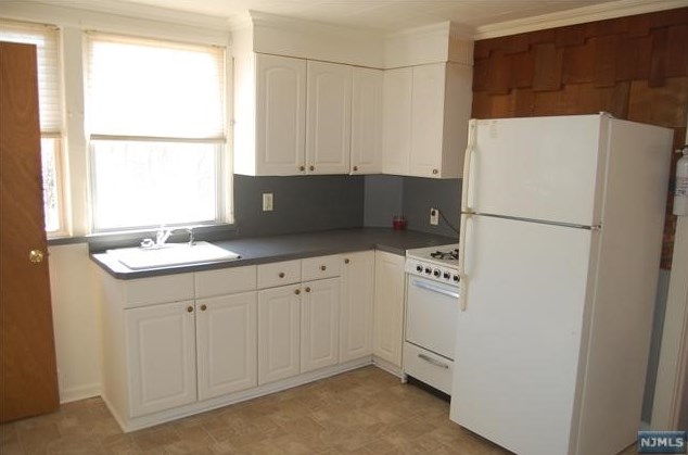 197 W Oakland Ave, Oakland, NJ 07436